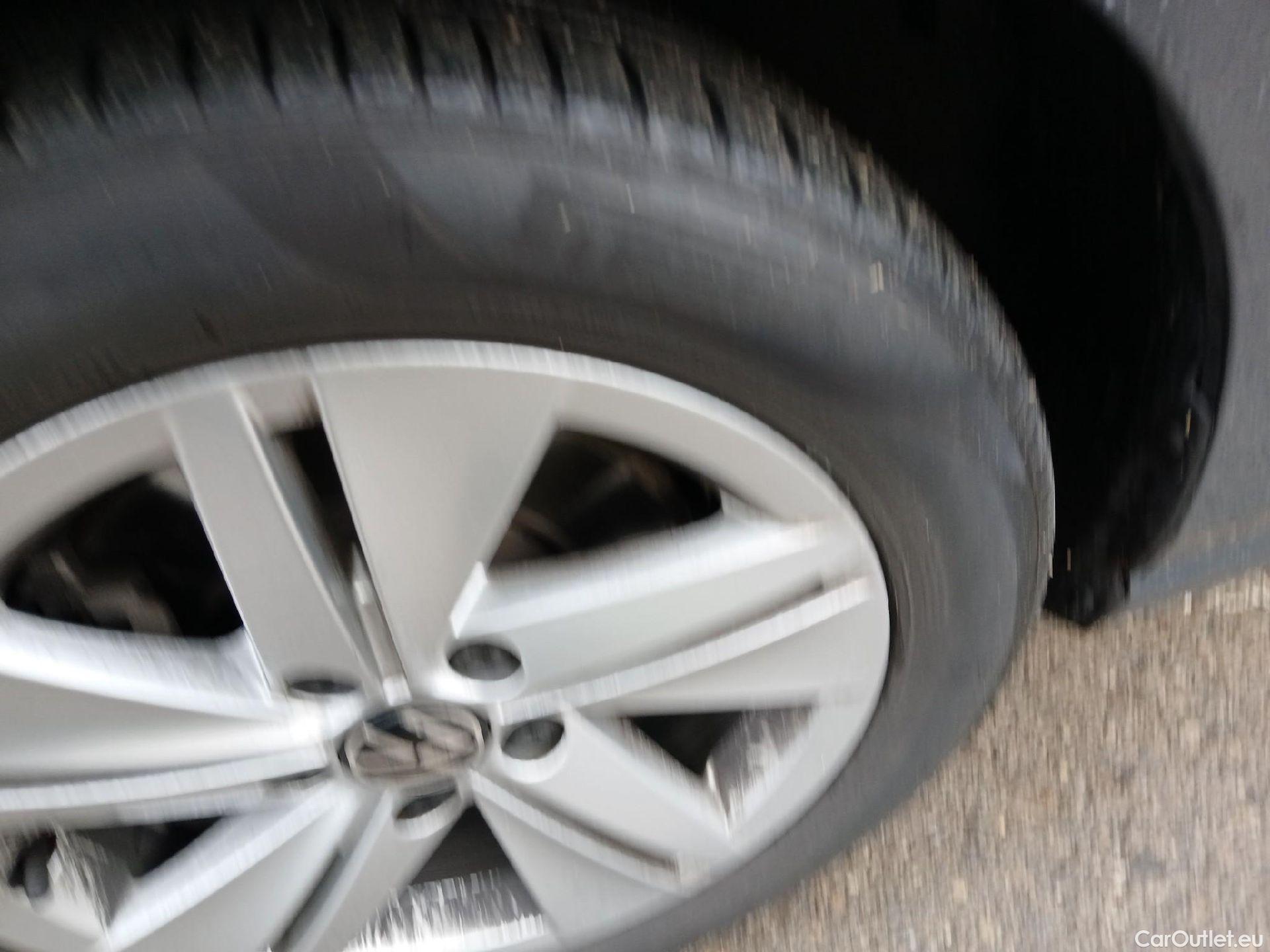  Volkswagen  Golf  VOLKSWAGEN / 2020 / 5P / familiar 2.0 TDI 85kW (115CV) DSG Variant #9