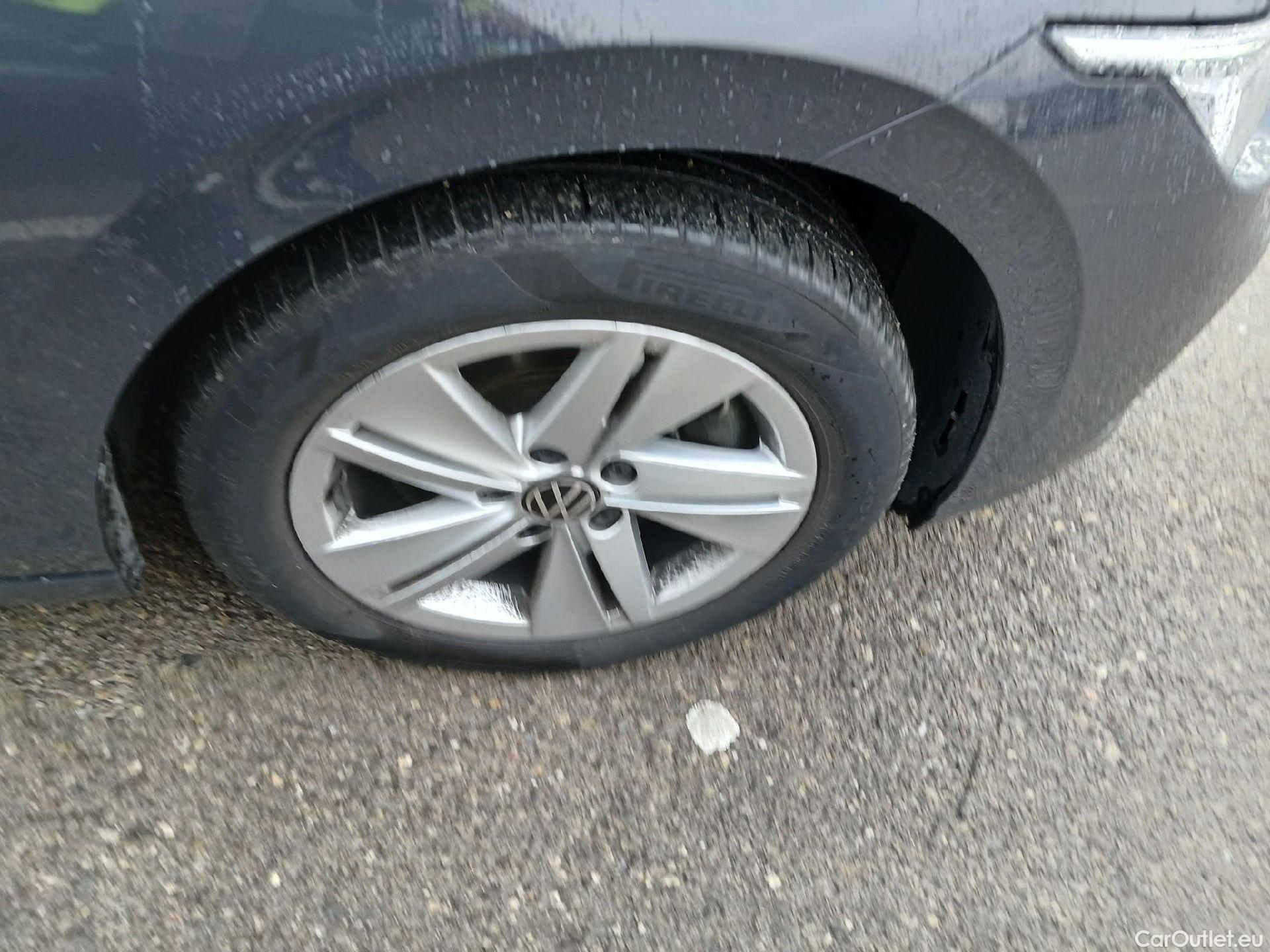  Volkswagen  Golf  VOLKSWAGEN / 2020 / 5P / familiar 2.0 TDI 85kW (115CV) DSG Variant #27