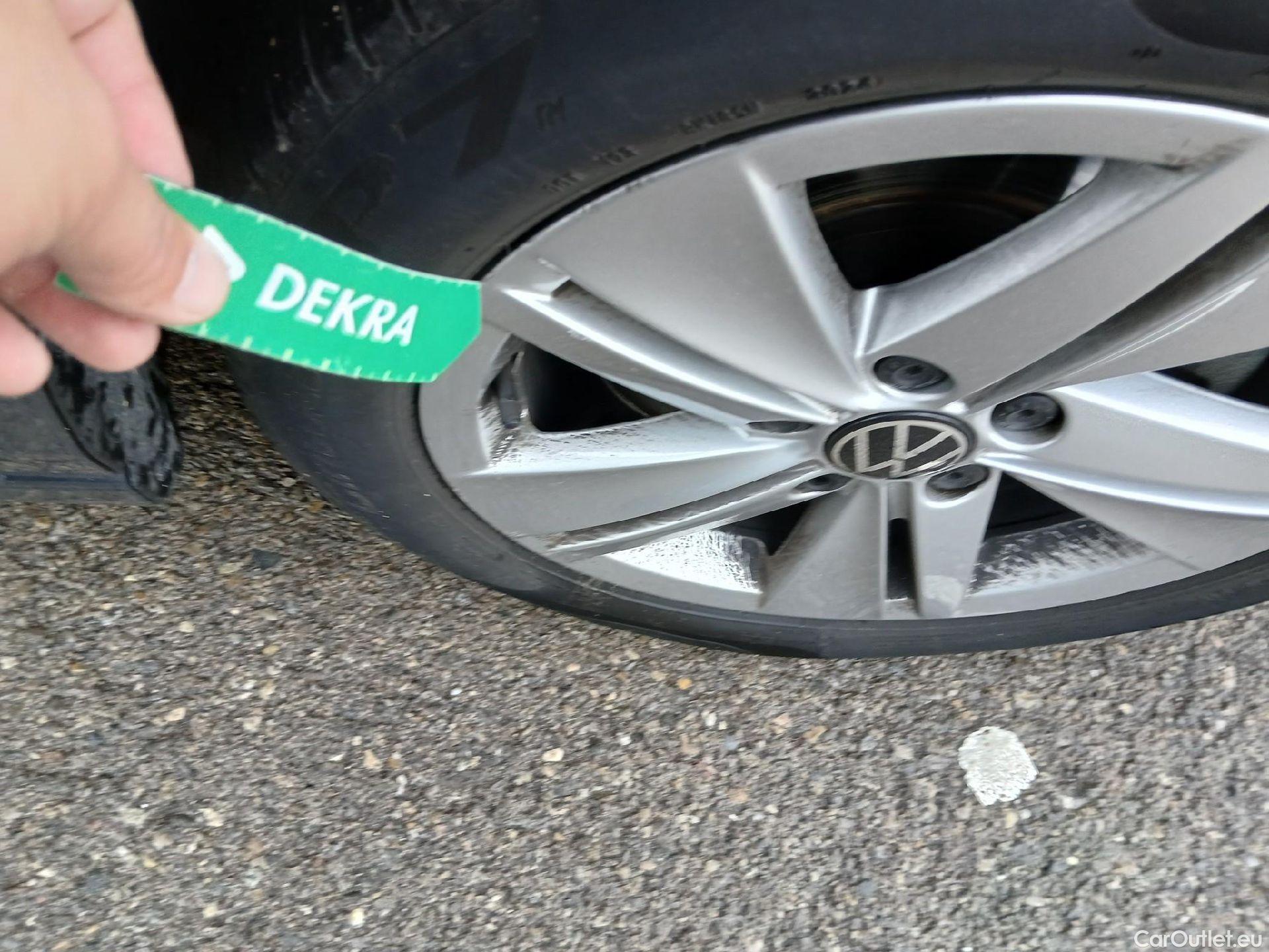  Volkswagen  Golf  VOLKSWAGEN / 2020 / 5P / familiar 2.0 TDI 85kW (115CV) DSG Variant #26