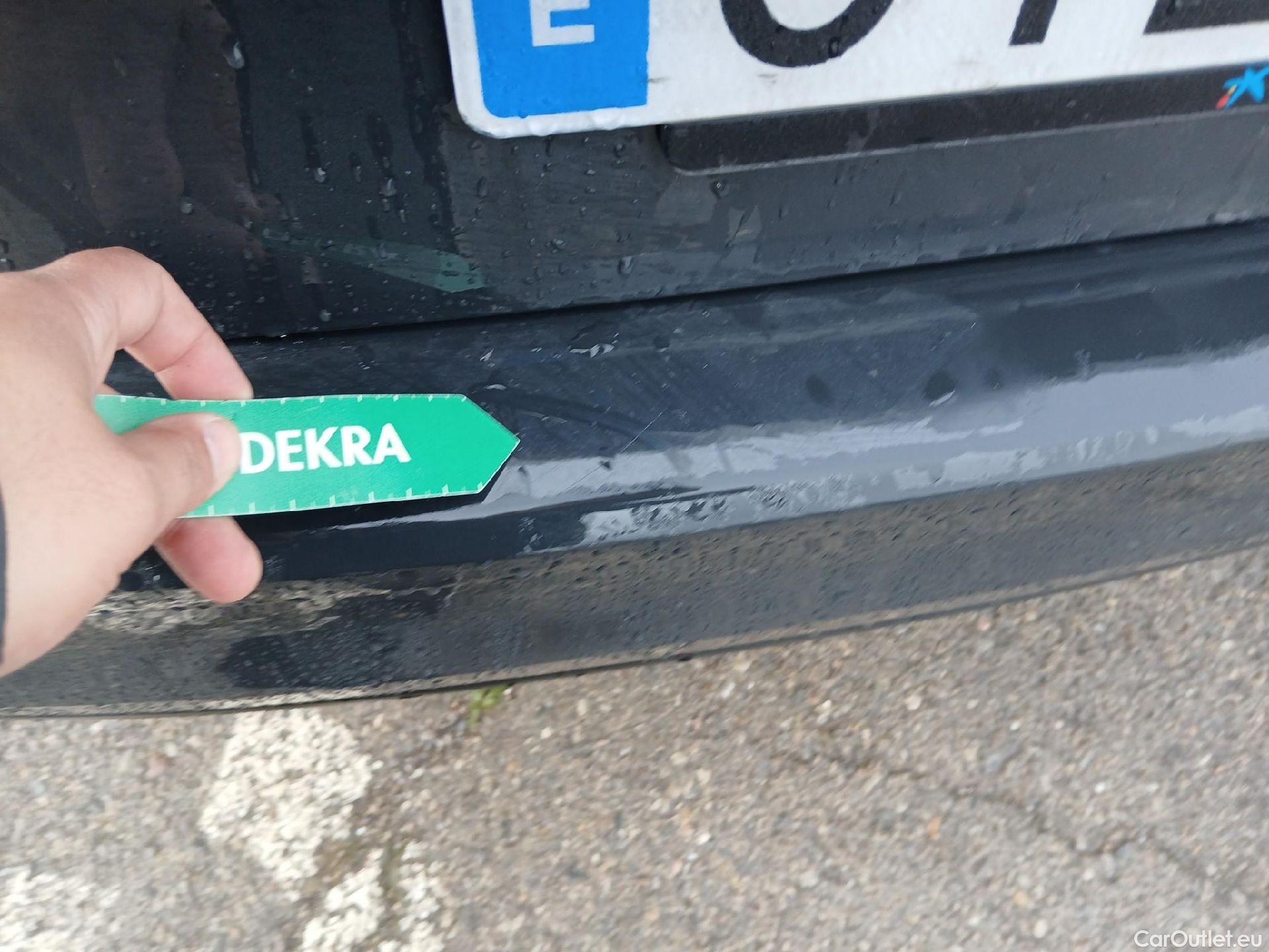  Volkswagen  Golf  VOLKSWAGEN / 2020 / 5P / familiar 2.0 TDI 85kW (115CV) DSG Variant #17