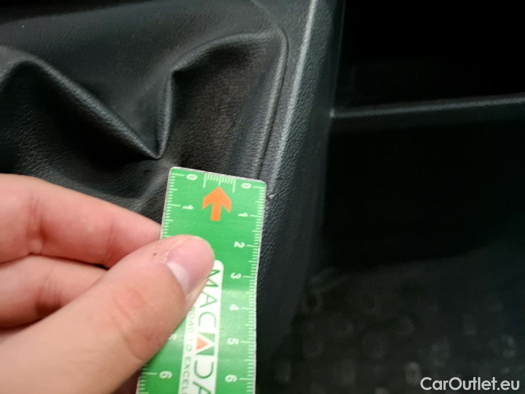  Renault  Trafic  Fourgon L2H1 3T Grand Confort 2.0 dCi 130CV BVM6 E6d #32