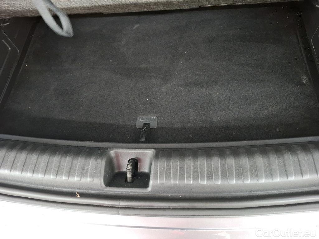  Audi  Q4 E-Tron  Sportback 40 e-tron Design Luxe 82kWh BVA #26