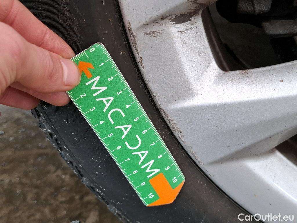  Bmw  Serie 2 BMW  Active Tourer  2018  5P  monospace 225xe Business Design Auto #25