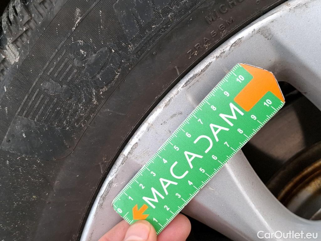  Bmw  Serie 2 BMW  Active Tourer  2018  5P  monospace 225xe Business Design Auto #27