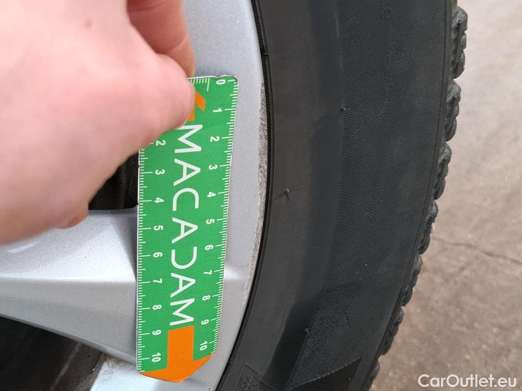  Bmw  Serie 2 BMW  Active Tourer  2018  5P  monospace 225xe Business Design Auto #36