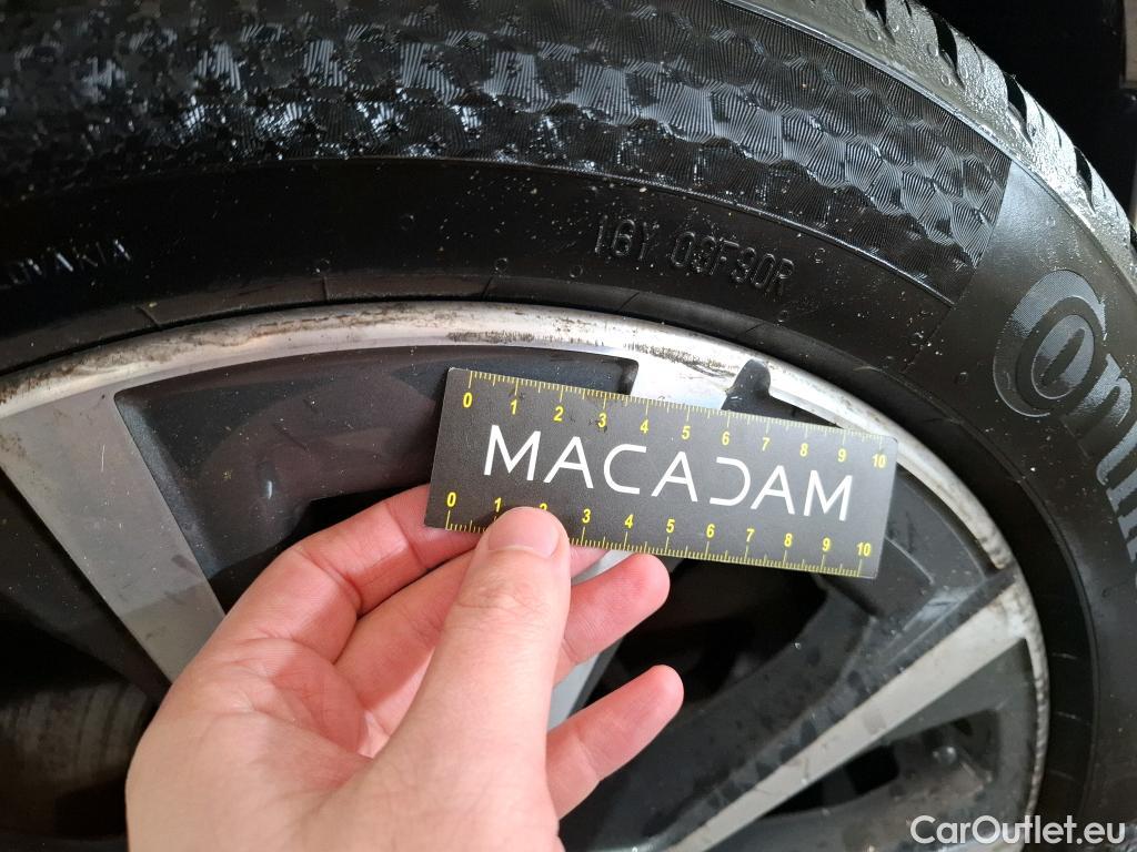  Bmw  Serie 3 BMW Série 3 Touring / 2019 / 5P / Break 320e 204ch Business Design BVA8 Hybride #16