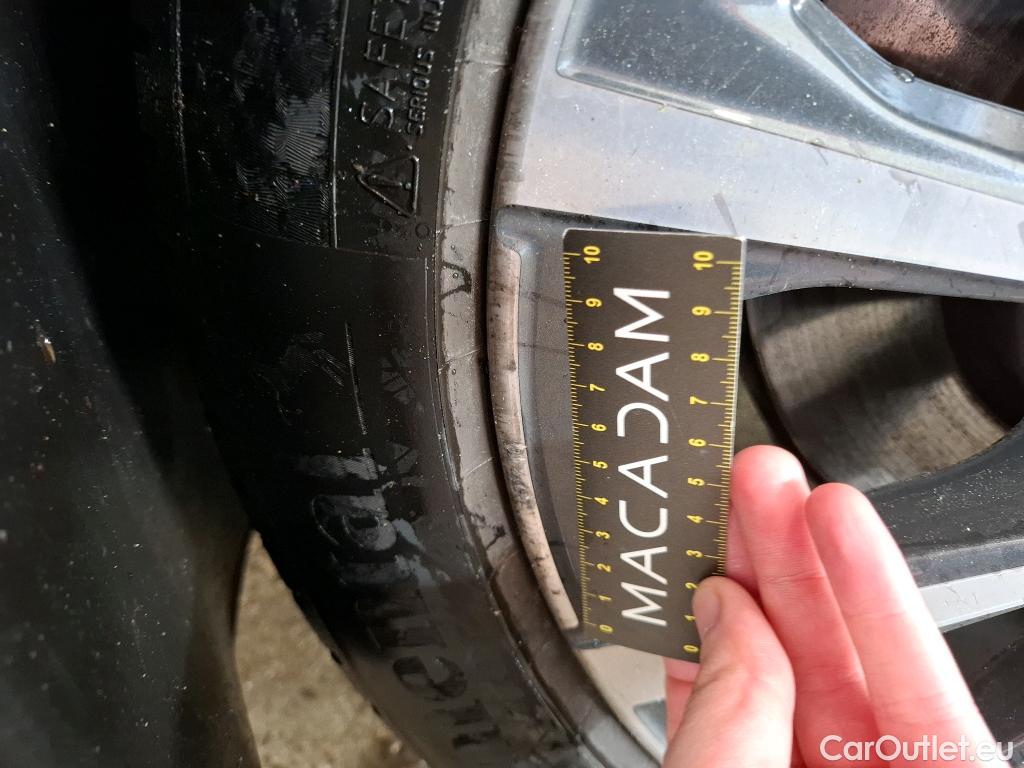  Bmw  Serie 3 BMW Série 3 Touring / 2019 / 5P / Break 320e 204ch Business Design BVA8 Hybride #14