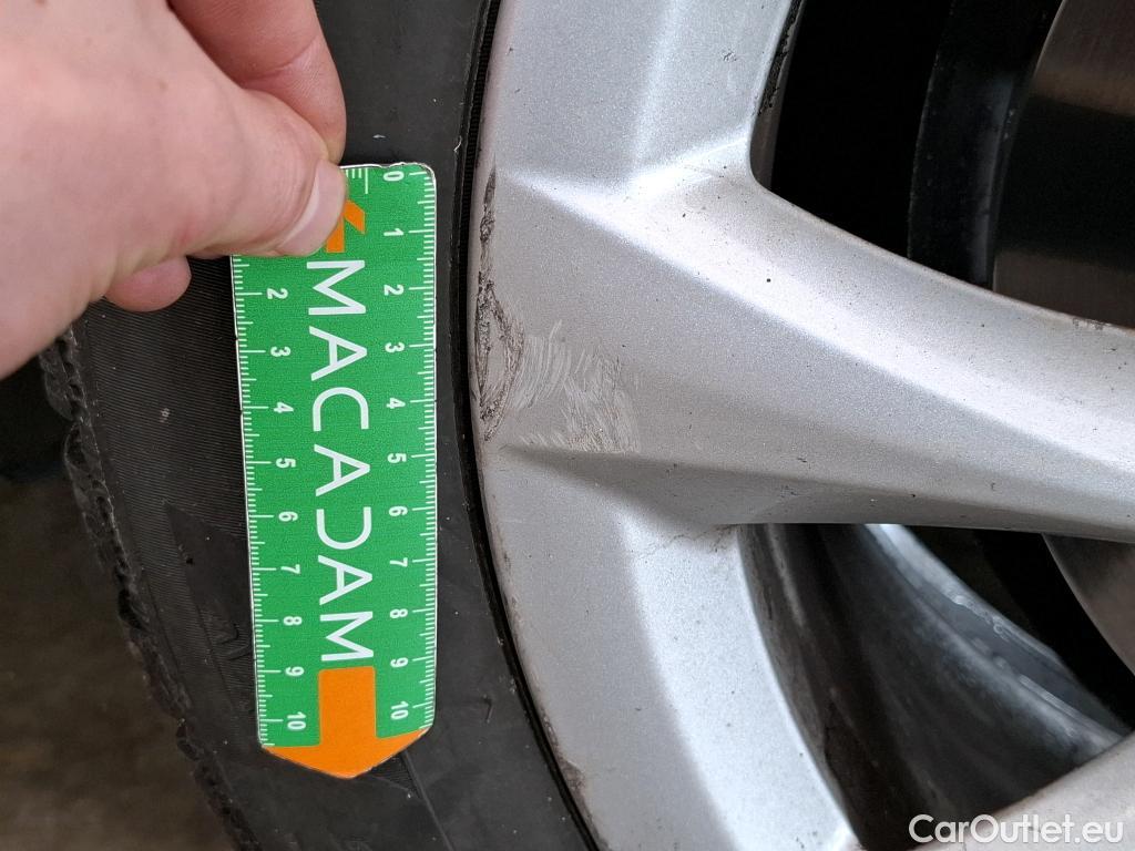  Bmw  Serie 2 BMW  Active Tourer  2018  5P  monospace 225xe Business Design Auto #23