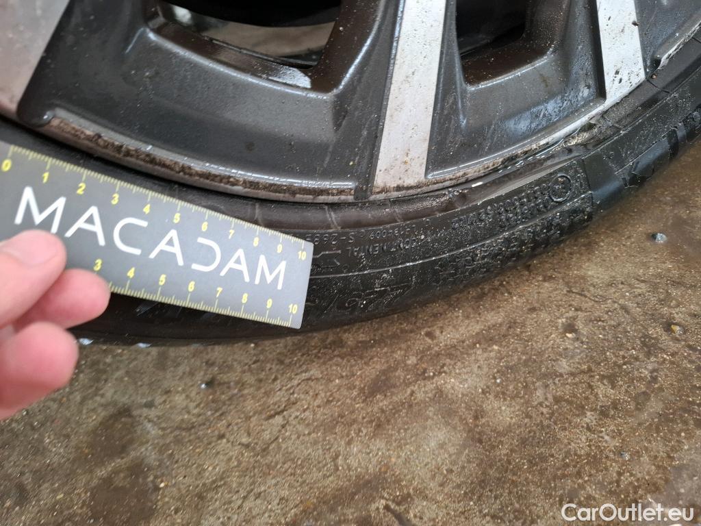  Bmw  Serie 3 BMW Série 3 Touring / 2019 / 5P / Break 320e 204ch Business Design BVA8 Hybride #24