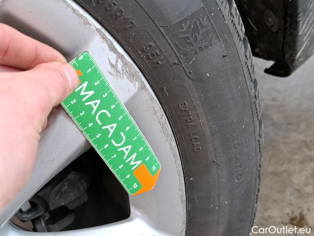  Bmw  Serie 2 BMW  Active Tourer  2018  5P  monospace 225xe Business Design Auto #21