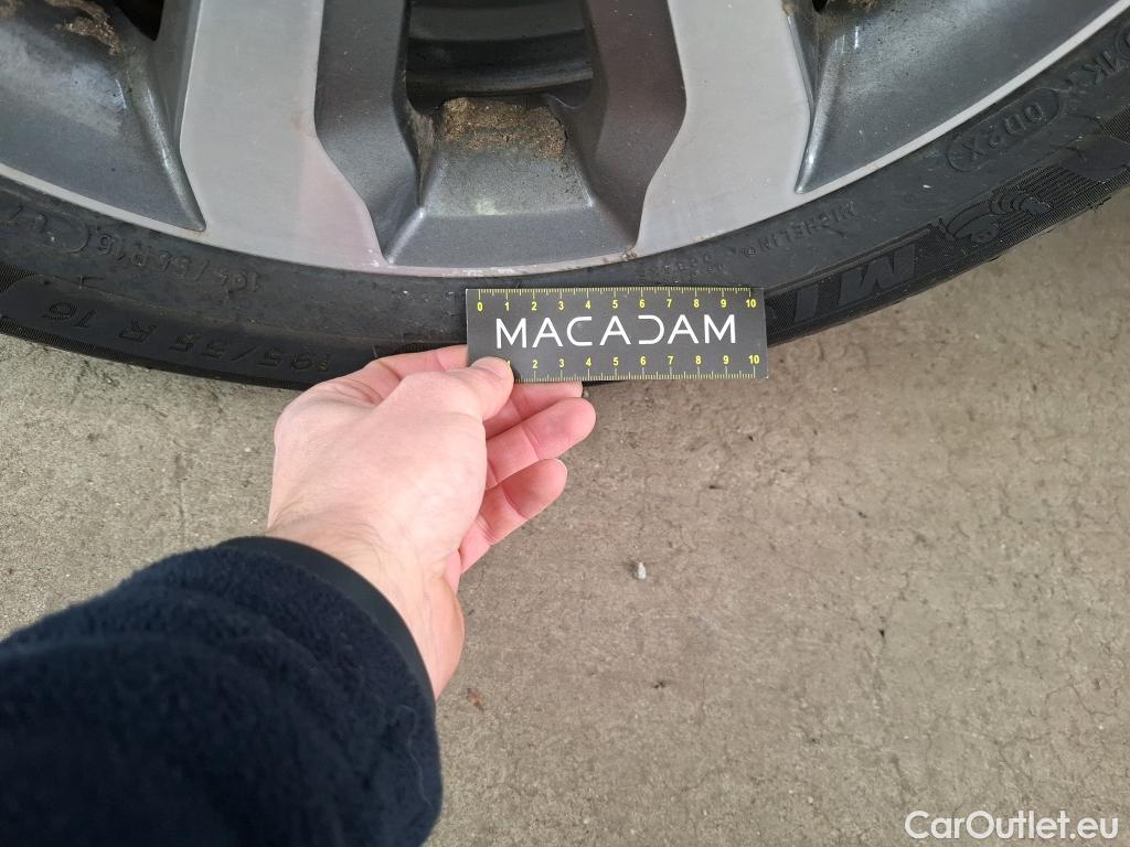  KIA  STONIC KIA  / 2020 / 5P / SUV 1.0 T-GDI 120 MHEV ACTIVE BUSI #63