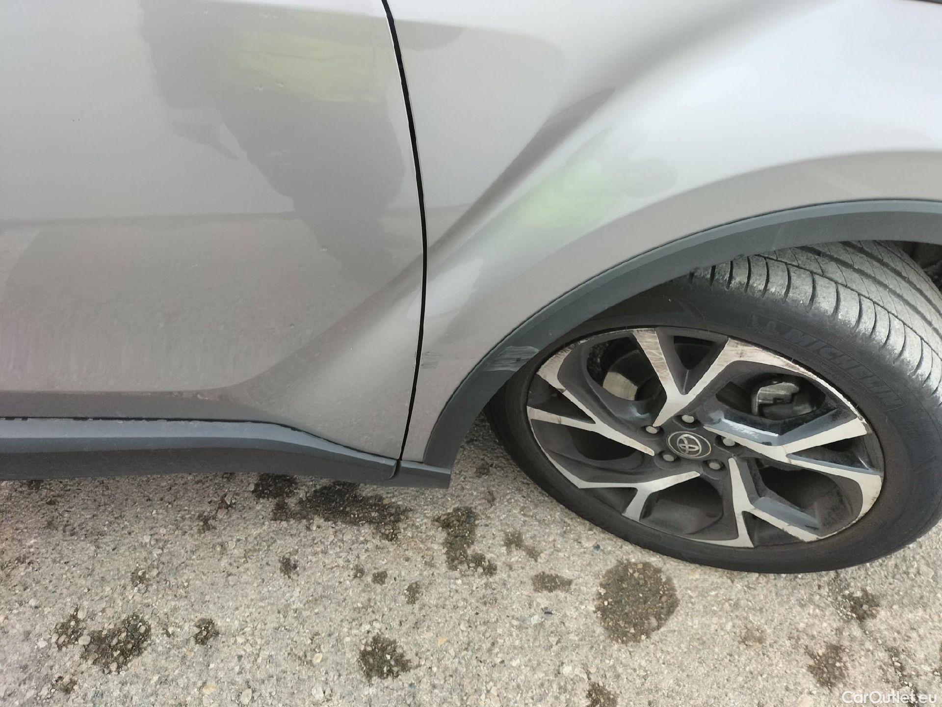  Toyota  C-HR TOYOTA  / 2016 / 5P / todoterreno 1.8 125H Advance (CX) #64