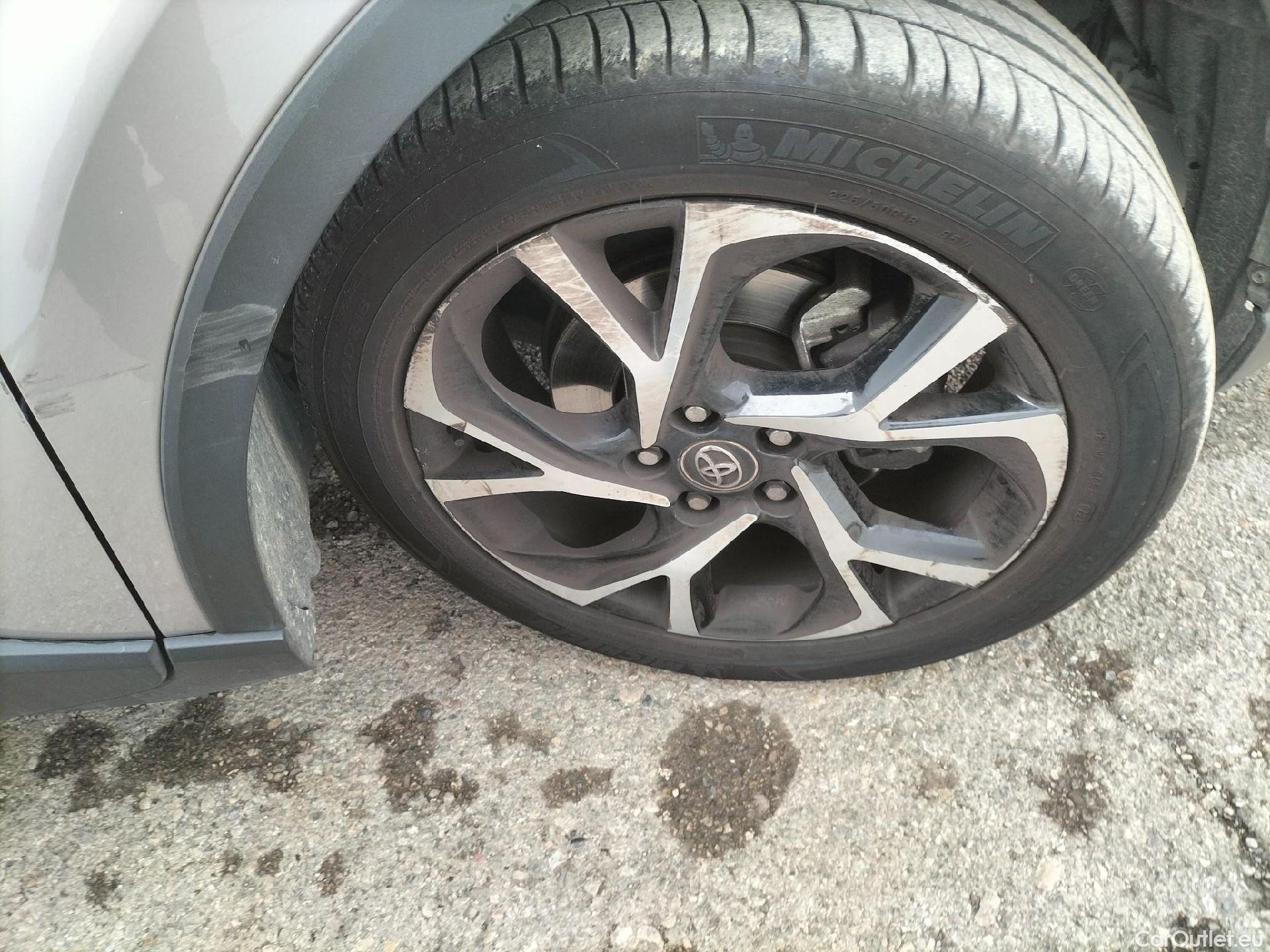  Toyota  C-HR TOYOTA  / 2016 / 5P / todoterreno 1.8 125H Advance (CX) #69