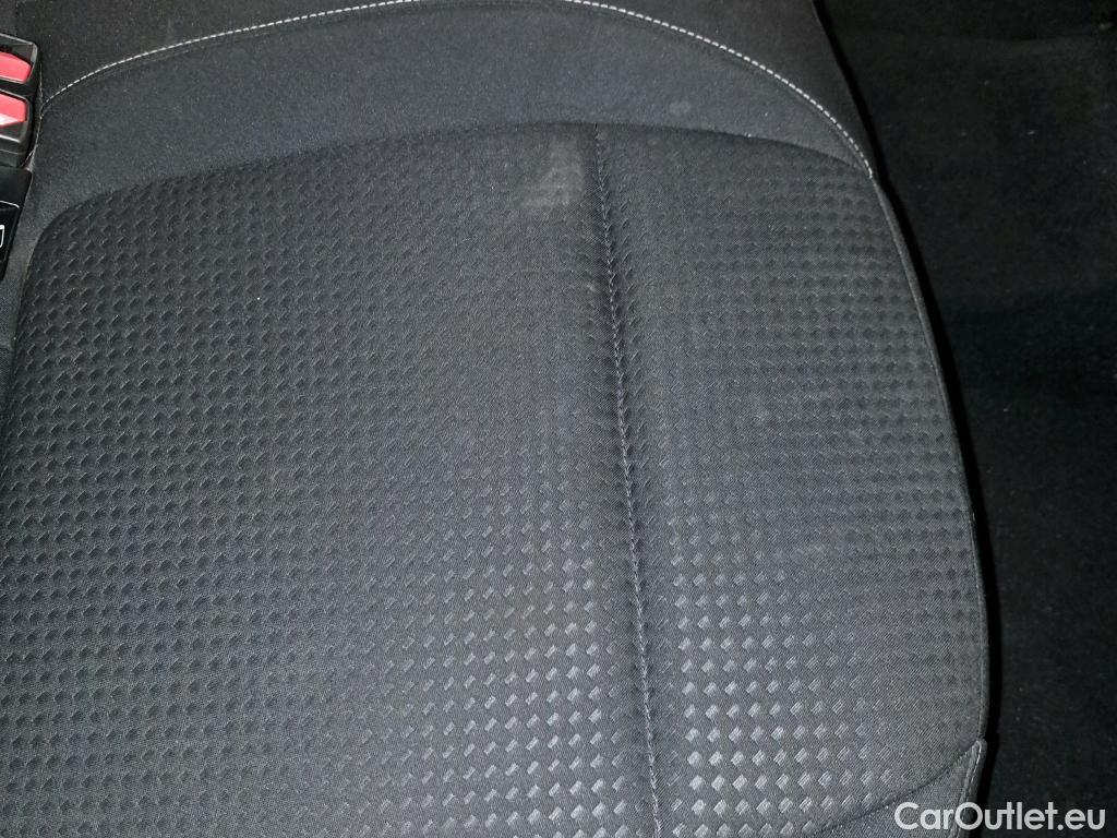  Ford  Focus FORD  / 2018 / 5P / berlina con portón 1.0 Ecoboost 92kW Trend+ Auto #9