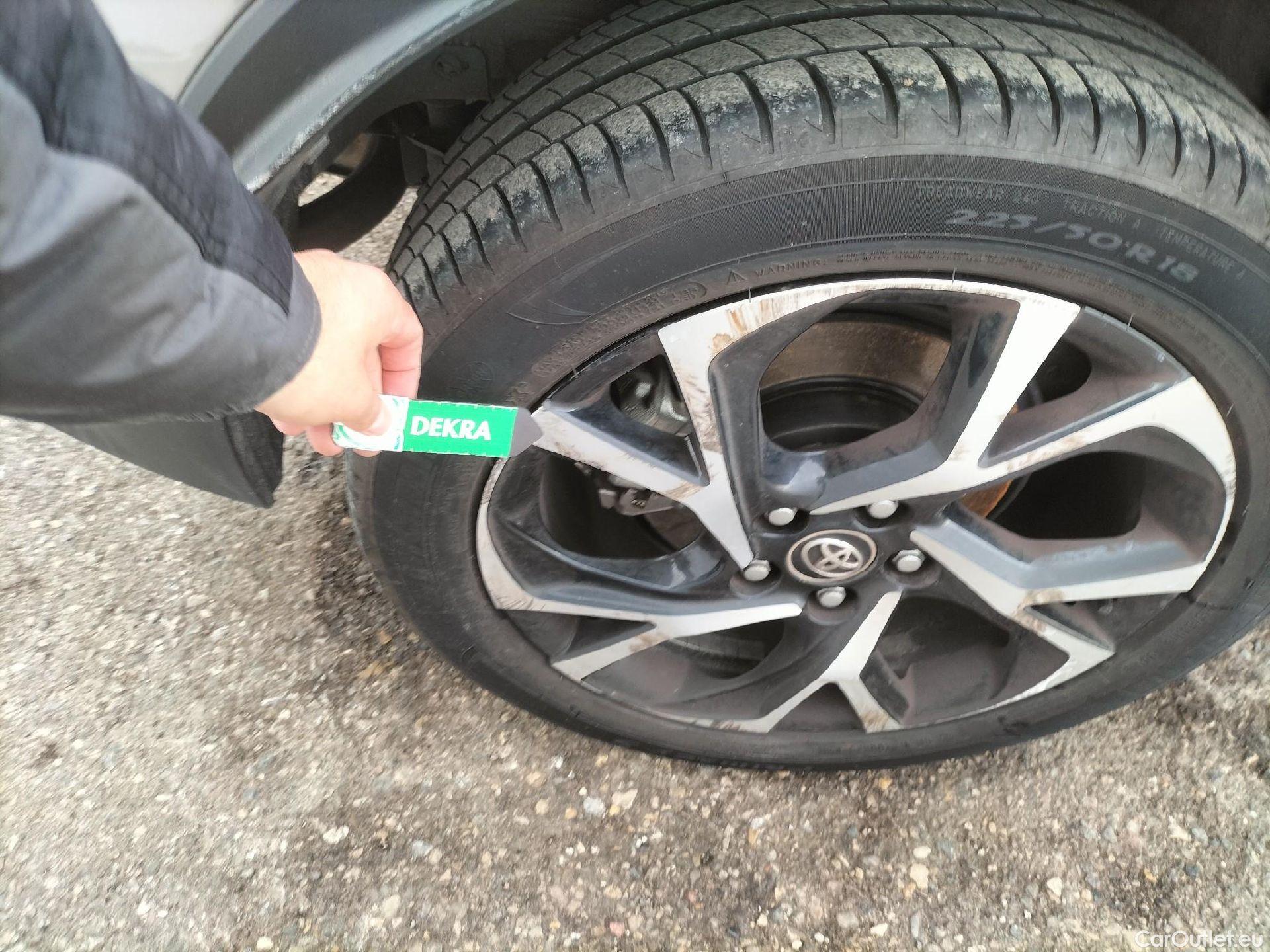  Toyota  C-HR TOYOTA  / 2016 / 5P / todoterreno 1.8 125H Advance (CX) #46