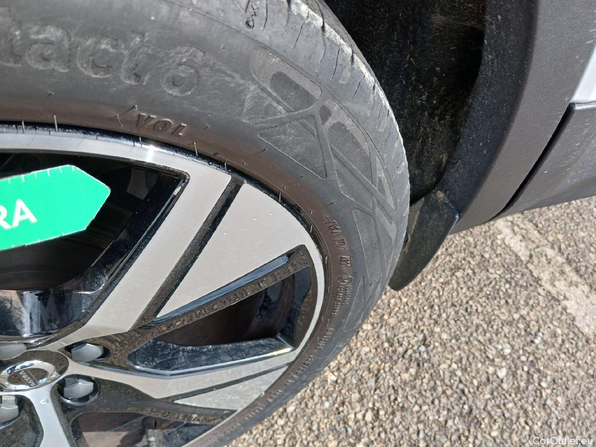  Volvo  XC 40 VOLVO XC40 / 2017 / 5P / todoterreno 1.5 T5 Twin Recharge R-Design Auto #24