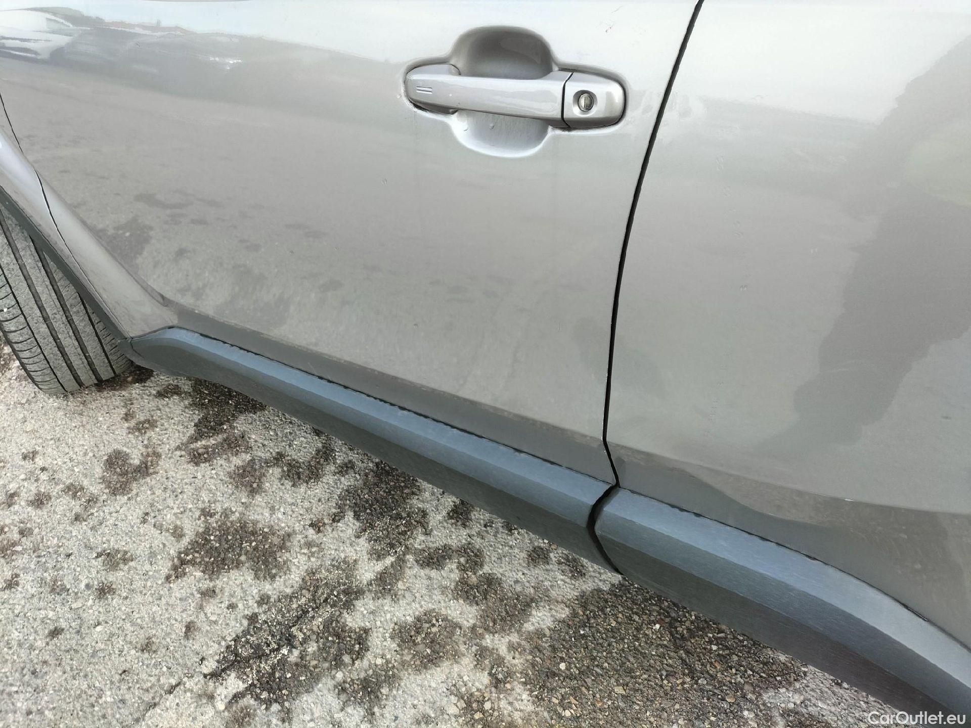  Toyota  C-HR TOYOTA  / 2016 / 5P / todoterreno 1.8 125H Advance (CX) #23