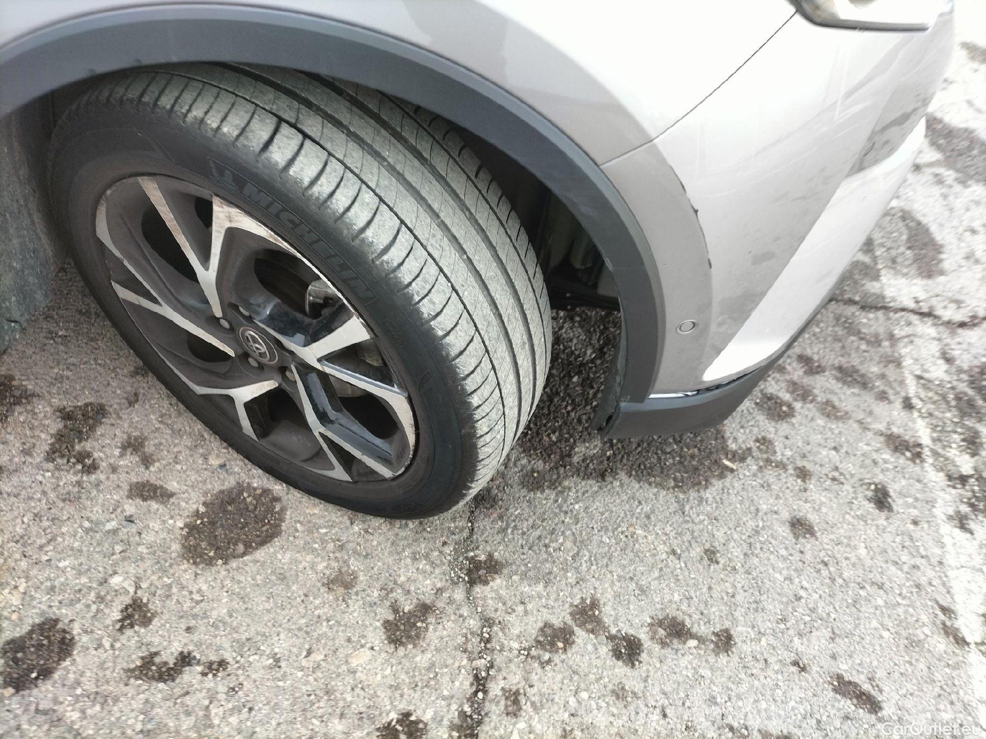  Toyota  C-HR TOYOTA  / 2016 / 5P / todoterreno 1.8 125H Advance (CX) #11