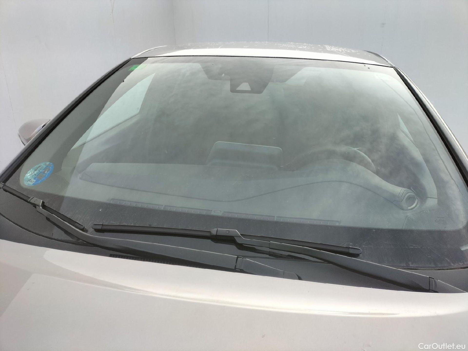  Toyota  C-HR TOYOTA  / 2016 / 5P / todoterreno 1.8 125H Advance (CX) #15