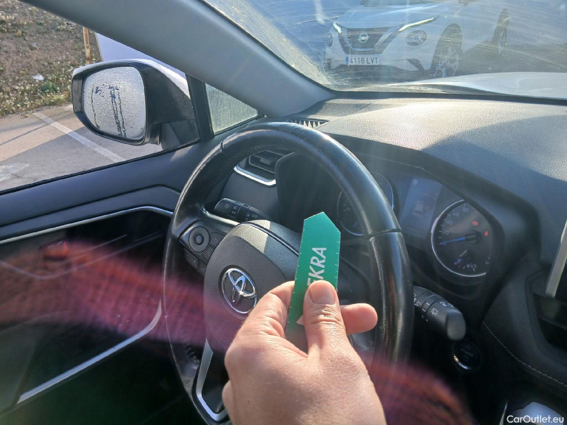  Toyota  RAV4 TOYOTA  / 2018 / 5P / todoterreno 2.5l 220H Business #13