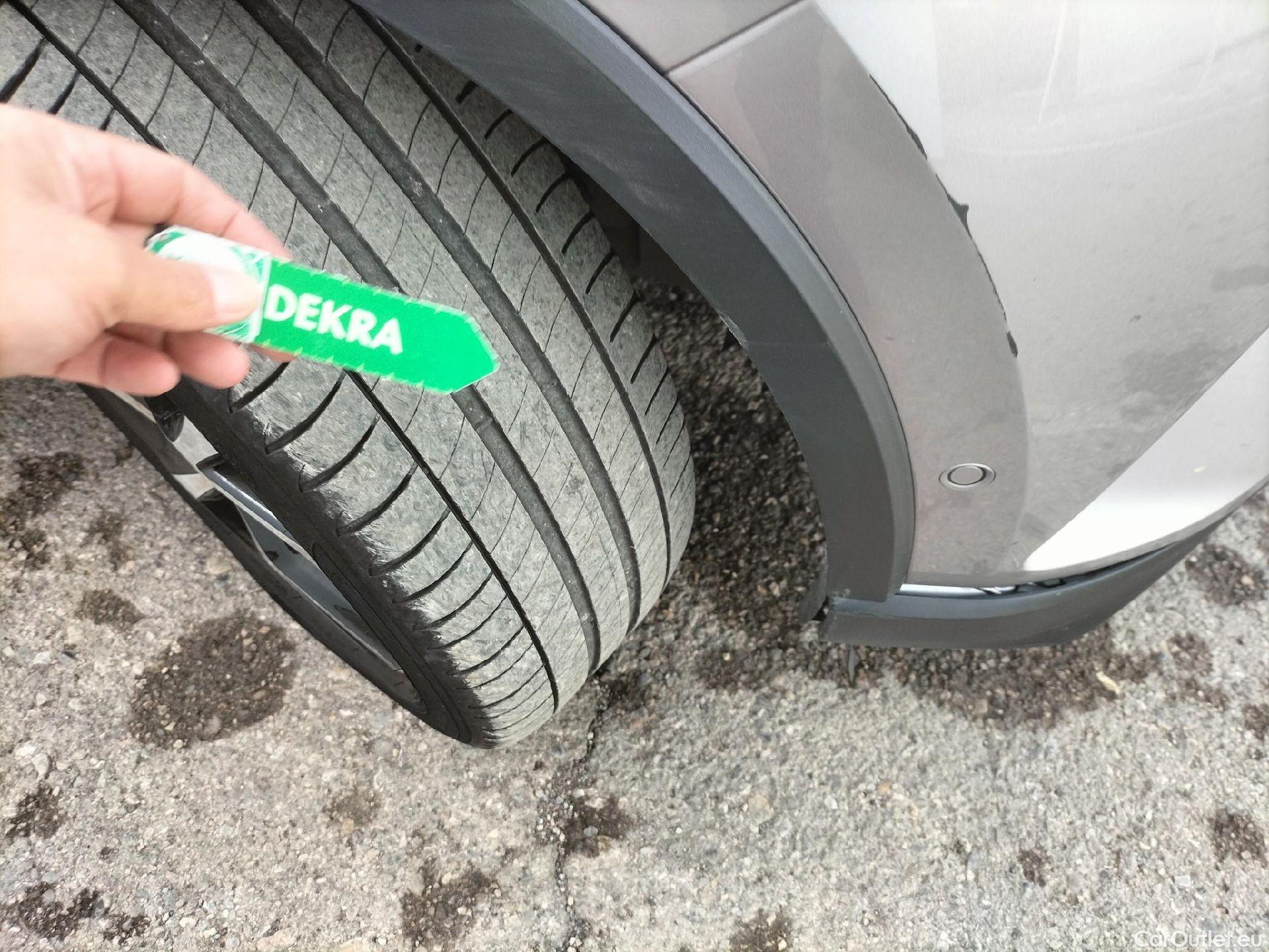  Toyota  C-HR TOYOTA  / 2016 / 5P / todoterreno 1.8 125H Advance (CX) #4