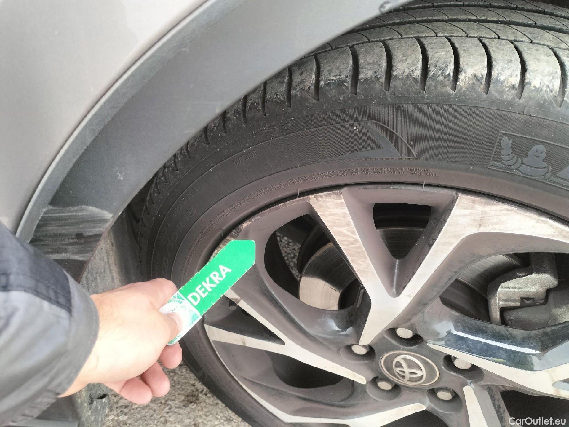  Toyota  C-HR TOYOTA  / 2016 / 5P / todoterreno 1.8 125H Advance (CX) #68