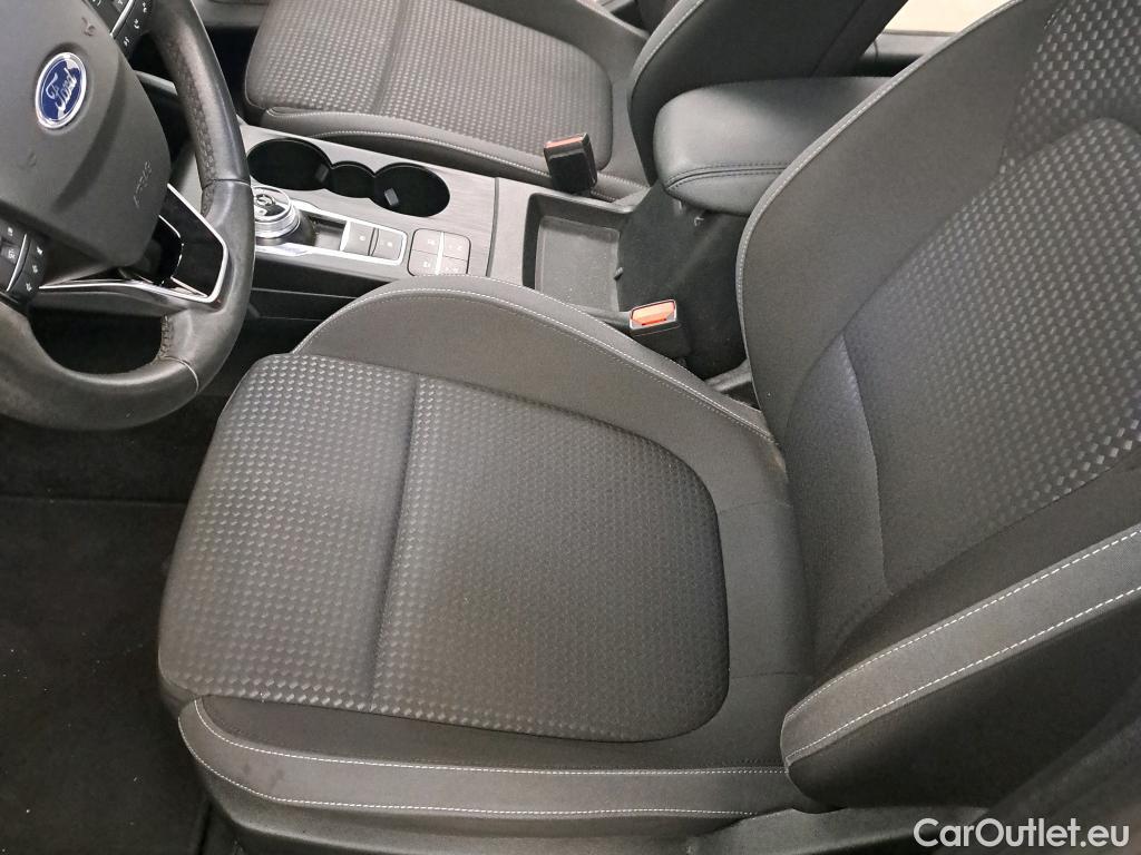  Ford  Focus FORD  / 2018 / 5P / berlina con portón 1.0 Ecoboost 92kW Trend+ Auto #3