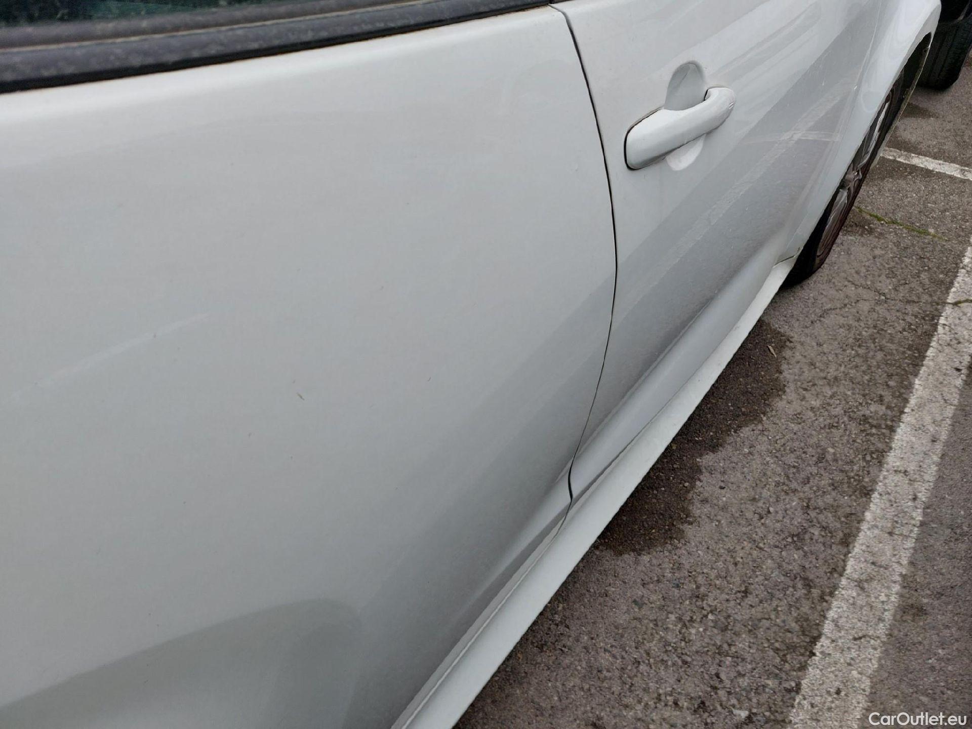  Toyota  Yaris TOYOTA  / 2020 / 5P / berlina con portón 1.5 120H Active Tech #17