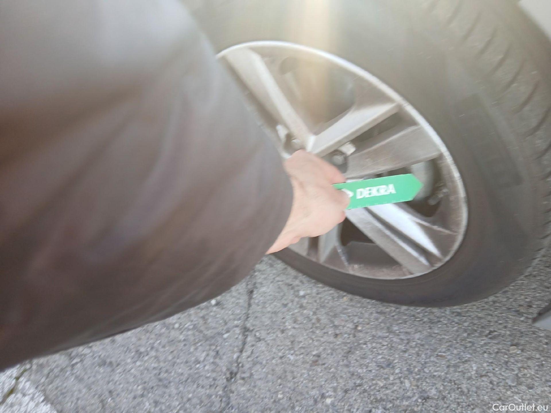  Toyota  Corolla TOYOTA  / 2019 / 5P / familiar 1.8 125H ACTIVE TECH E-CVT TOU SPORT #16