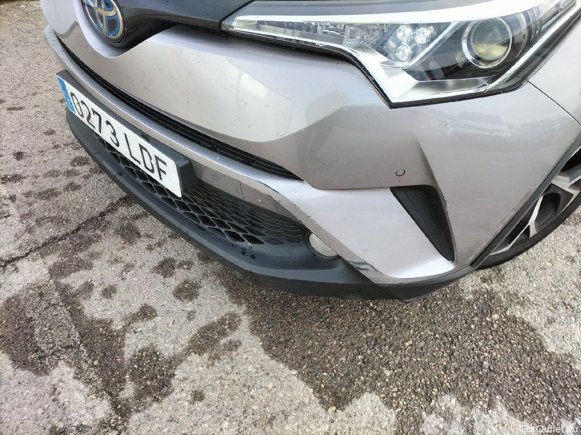  Toyota  C-HR TOYOTA  / 2016 / 5P / todoterreno 1.8 125H Advance (CX) #3