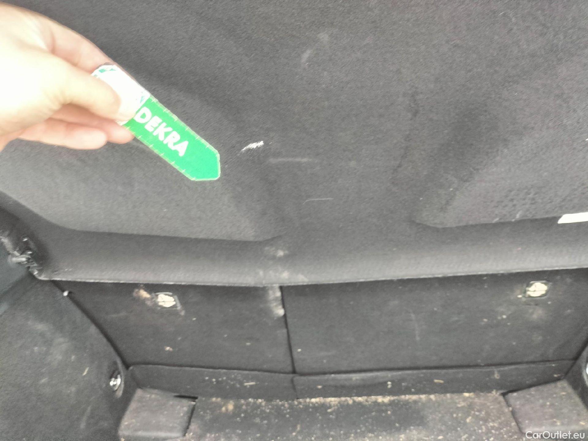  Toyota  C-HR TOYOTA  / 2016 / 5P / todoterreno 1.8 125H Advance (CX) #40