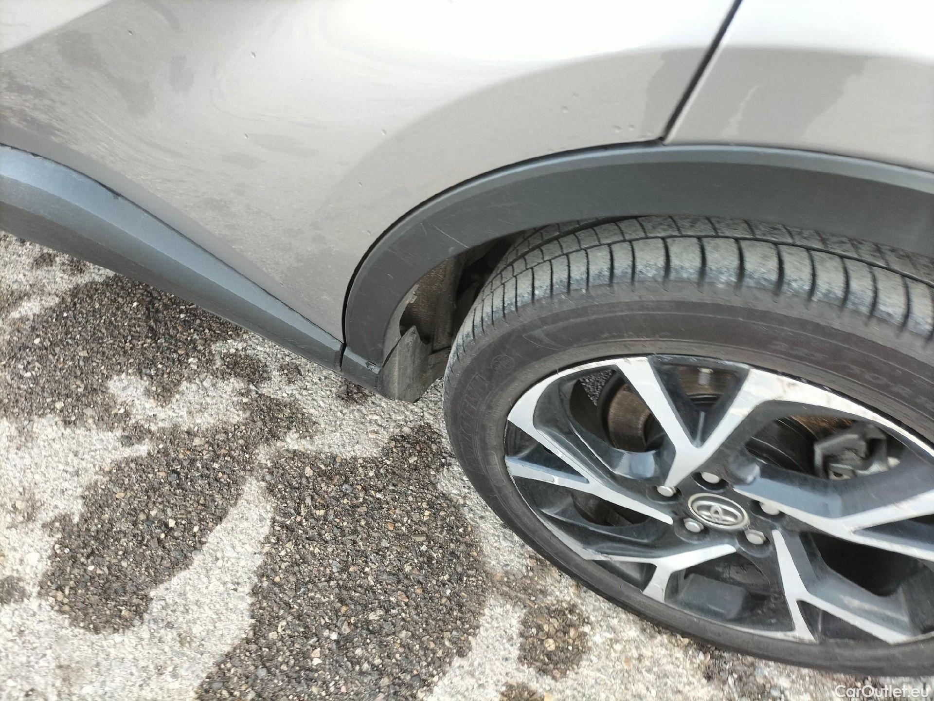  Toyota  C-HR TOYOTA  / 2016 / 5P / todoterreno 1.8 125H Advance (CX) #26