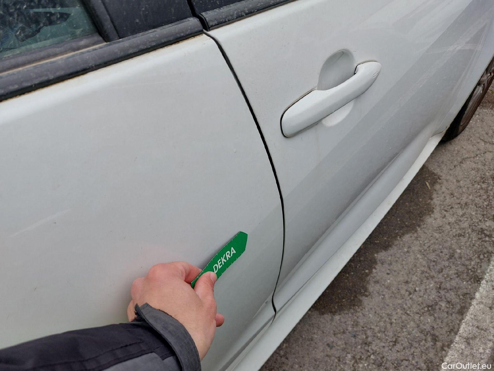  Toyota  Yaris TOYOTA  / 2020 / 5P / berlina con portón 1.5 120H Active Tech #18