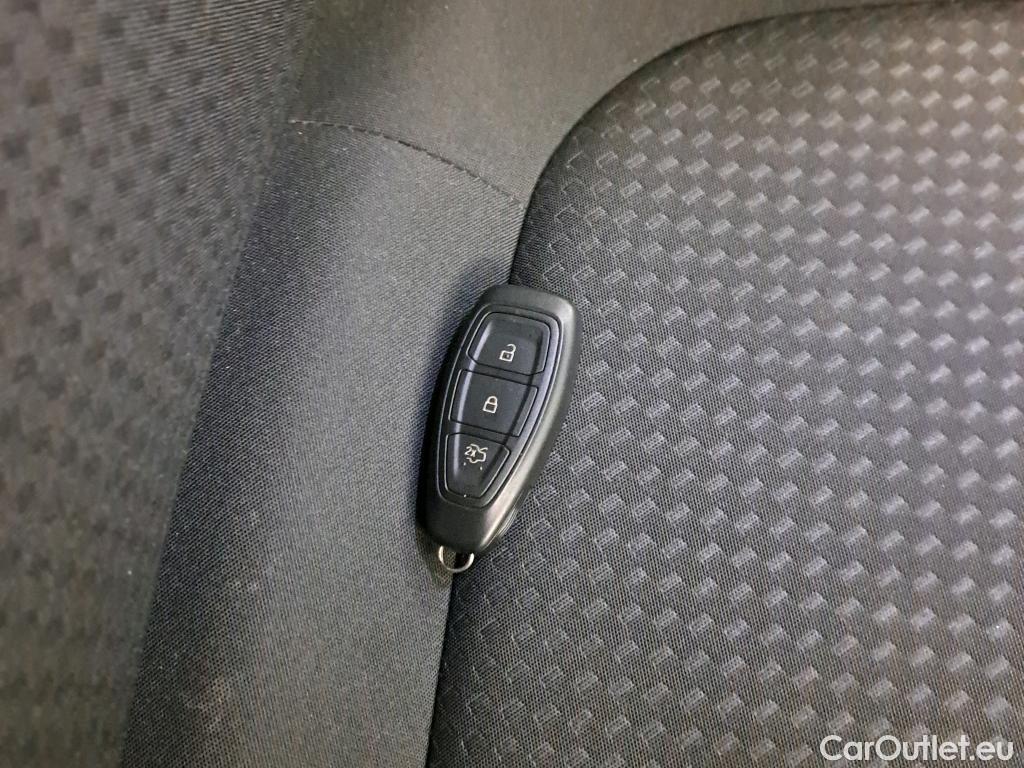  Ford  Focus FORD  / 2018 / 5P / berlina con portón 1.0 Ecoboost 92kW Trend+ Auto #2