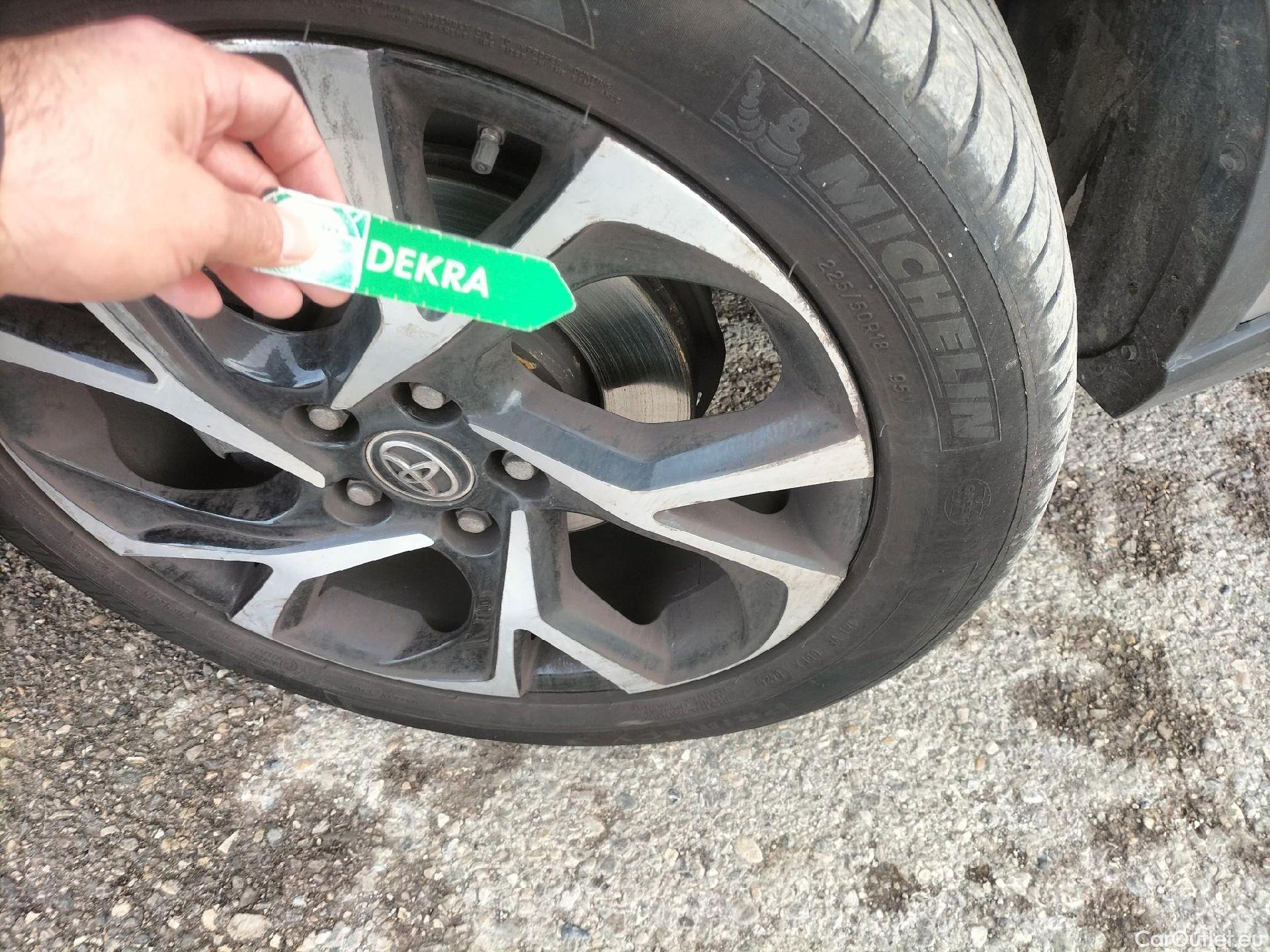  Toyota  C-HR TOYOTA  / 2016 / 5P / todoterreno 1.8 125H Advance (CX) #17