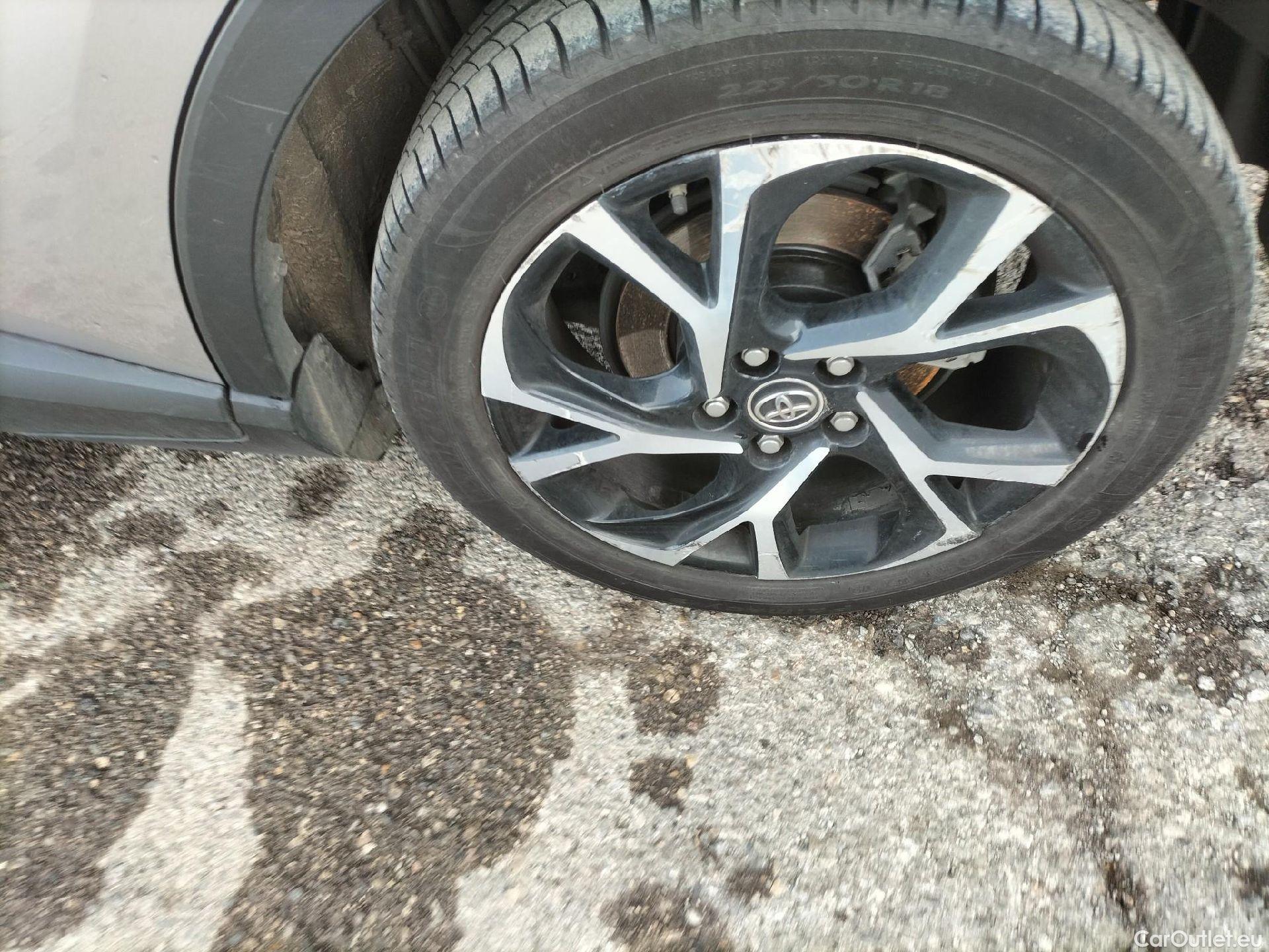  Toyota  C-HR TOYOTA  / 2016 / 5P / todoterreno 1.8 125H Advance (CX) #28