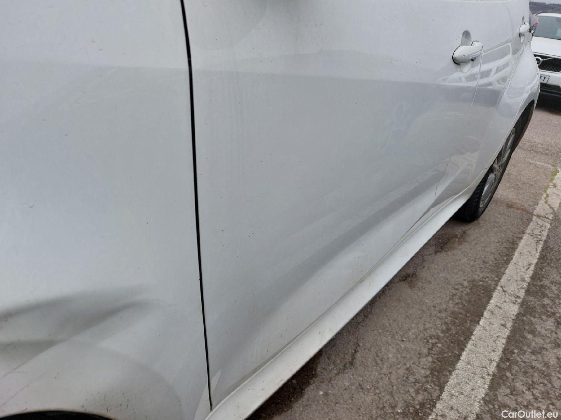  Toyota  Yaris TOYOTA  / 2020 / 5P / berlina con portón 1.5 120H Active Tech #8