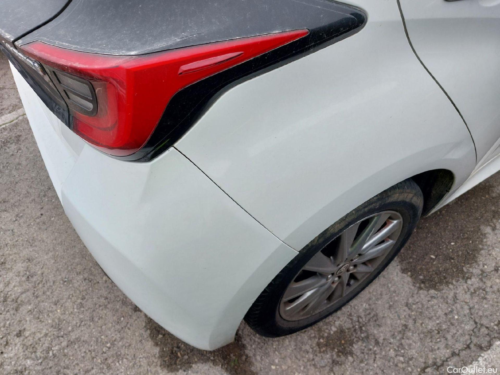  Toyota  Yaris TOYOTA  / 2020 / 5P / berlina con portón 1.5 120H Active Tech #16