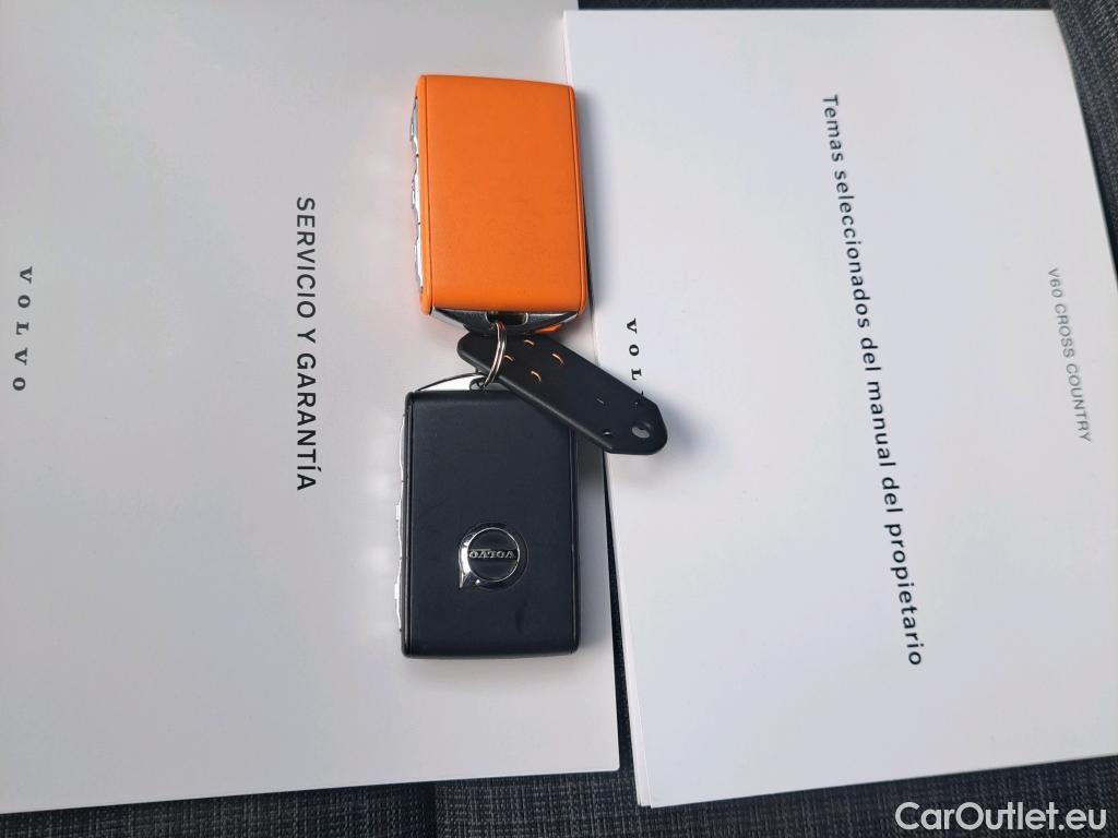  Volvo  V60 VOLVO  Cross Country / 2018 / 5P /  2.0 B4 (D) AWD C.C Core Auto #36