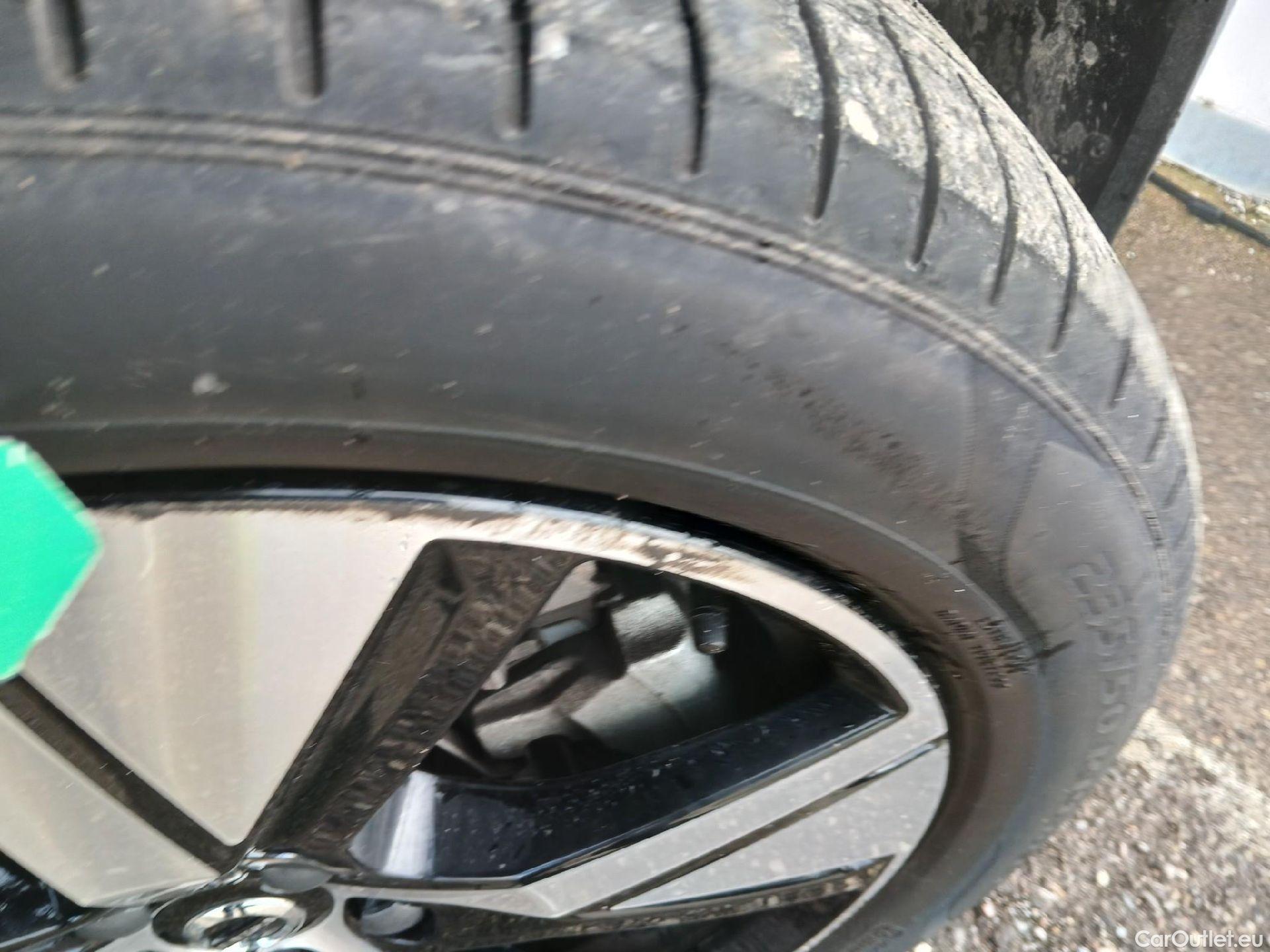  Volvo  XC 40 VOLVO XC40 / 2017 / 5P / todoterreno 1.5 T5 Twin Recharge R-Design Auto #32