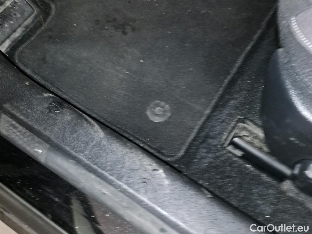  Ford  Focus FORD  / 2018 / 5P / berlina con portón 1.0 Ecoboost 92kW Trend+ Auto #4