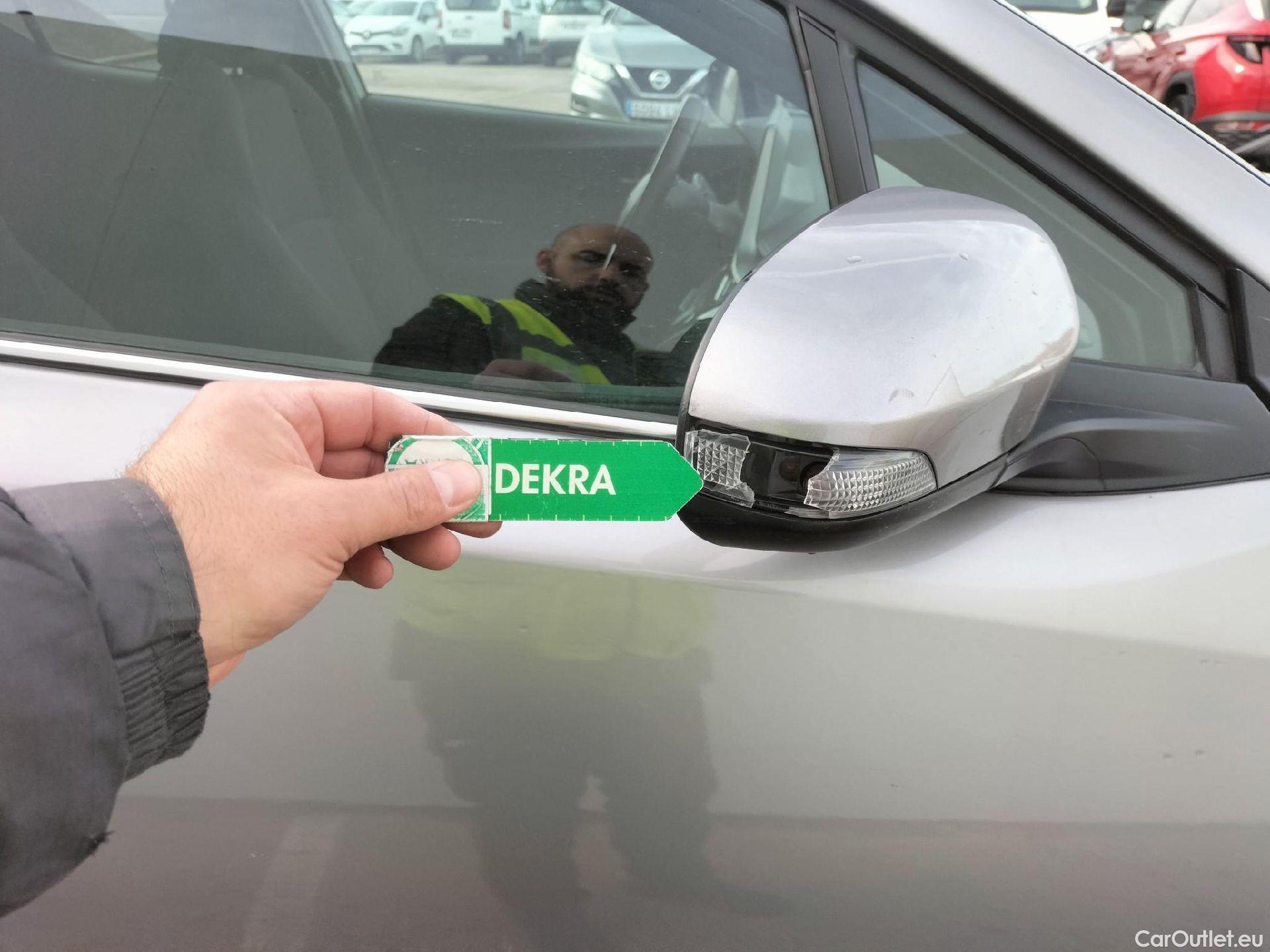  Toyota  C-HR TOYOTA  / 2016 / 5P / todoterreno 1.8 125H Advance (CX) #63