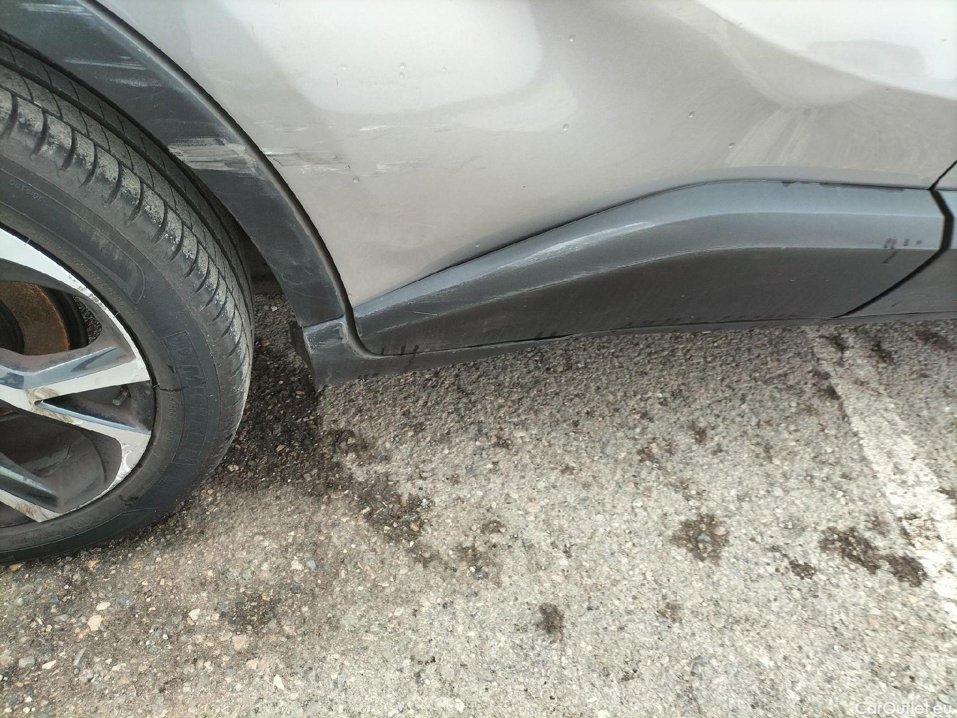  Toyota  C-HR TOYOTA  / 2016 / 5P / todoterreno 1.8 125H Advance (CX) #52