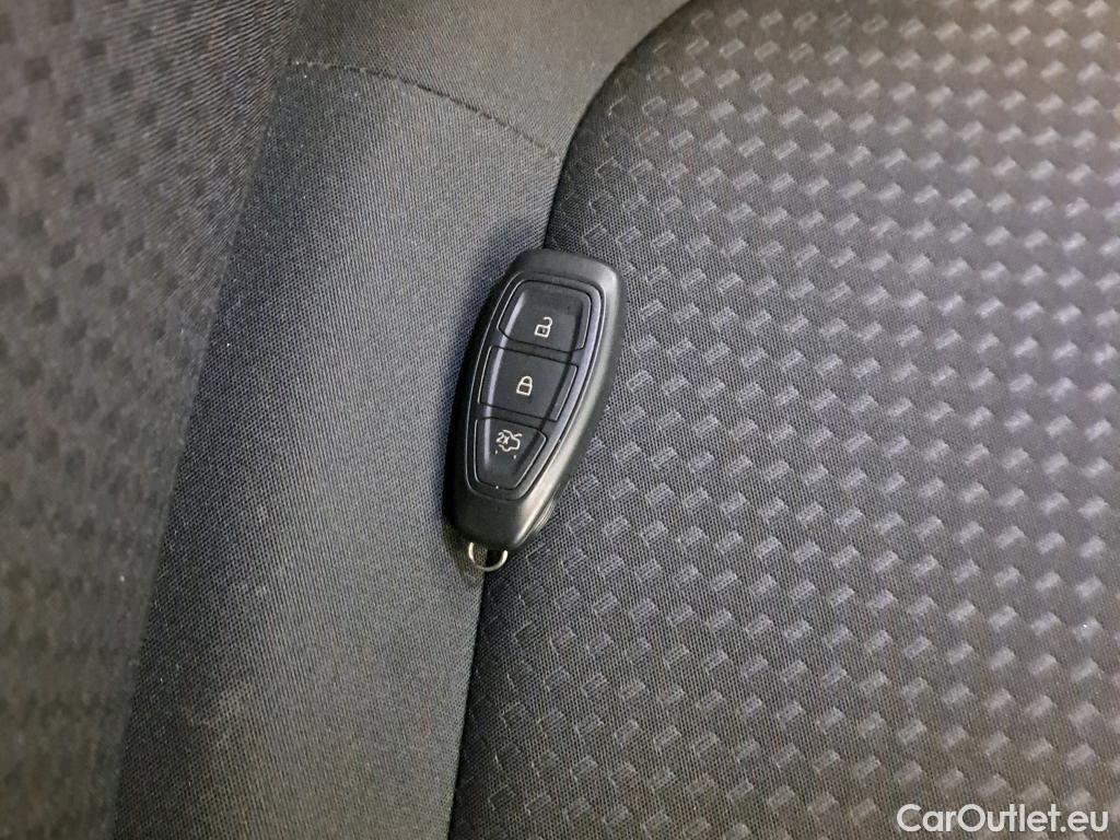  Ford  Focus FORD  / 2018 / 5P / berlina con portón 1.0 Ecoboost 92kW Trend+ Auto #1