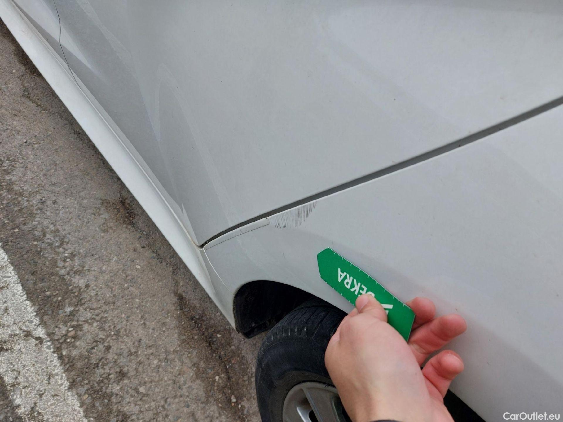  Toyota  Yaris TOYOTA  / 2020 / 5P / berlina con portón 1.5 120H Active Tech #12