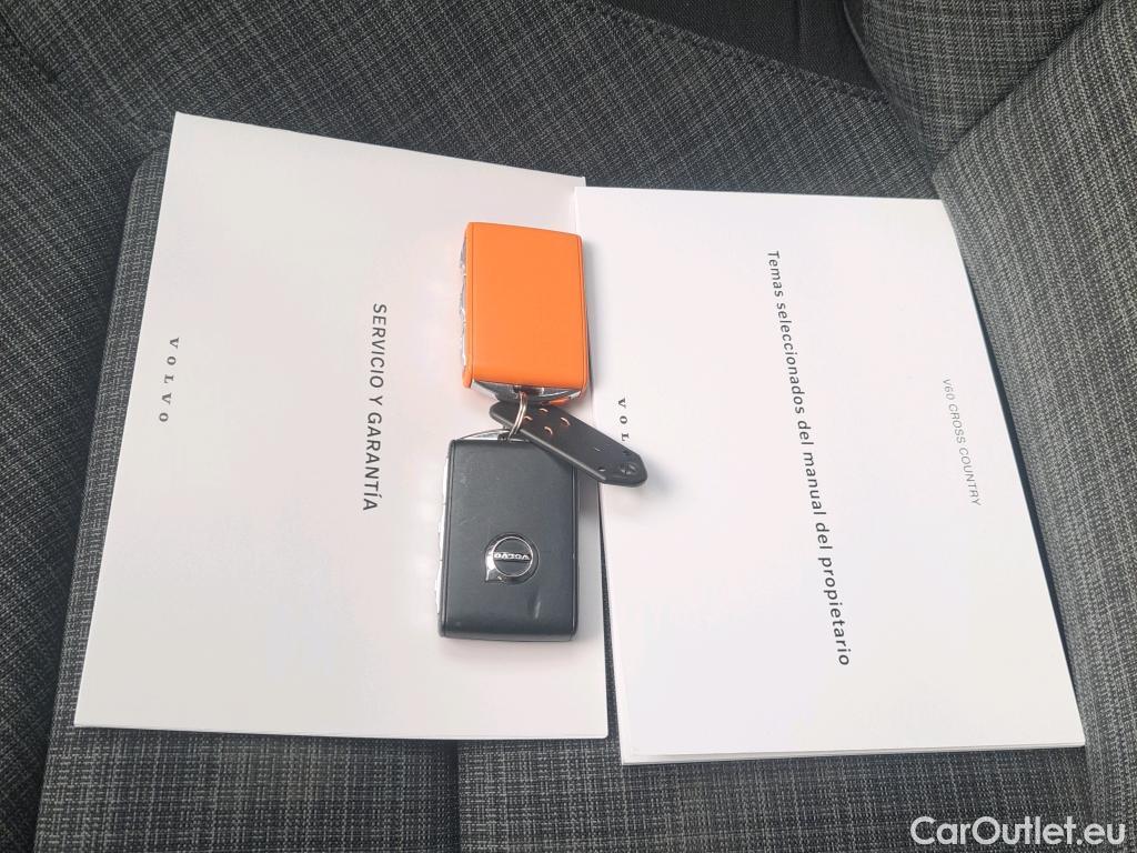  Volvo  V60 VOLVO  Cross Country / 2018 / 5P /  2.0 B4 (D) AWD C.C Core Auto #35