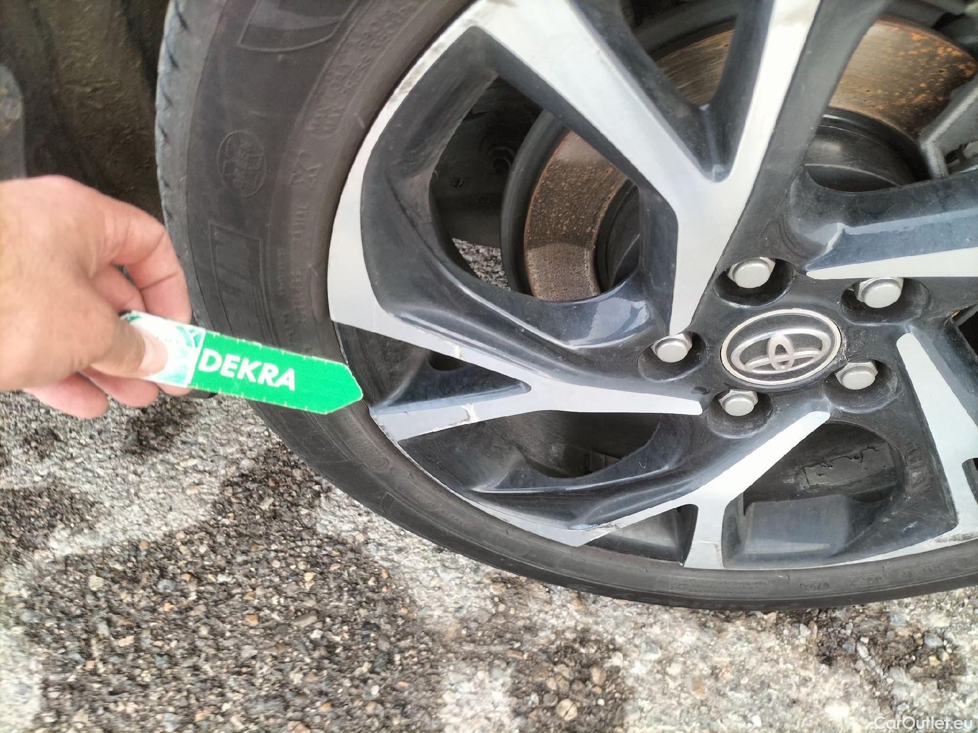  Toyota  C-HR TOYOTA  / 2016 / 5P / todoterreno 1.8 125H Advance (CX) #29