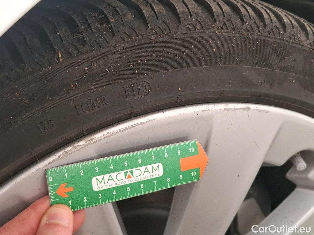  Tesla  Model 3 TESLA  / 2018 / 4P / Berline Autonomie Standard Plus RWD #17