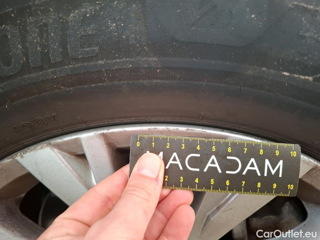  Volkswagen  Tiguan VOLKSWAGEN  / 2020 / 5P / SUV 1.4 eHybrid 245 DSG6 Life #7