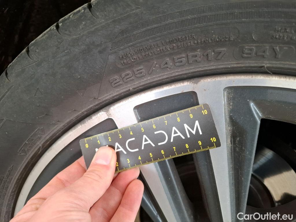  Bmw  Serie 1 BMW Série 1 / 2019 / 5P / Berline 116i Business Design #9